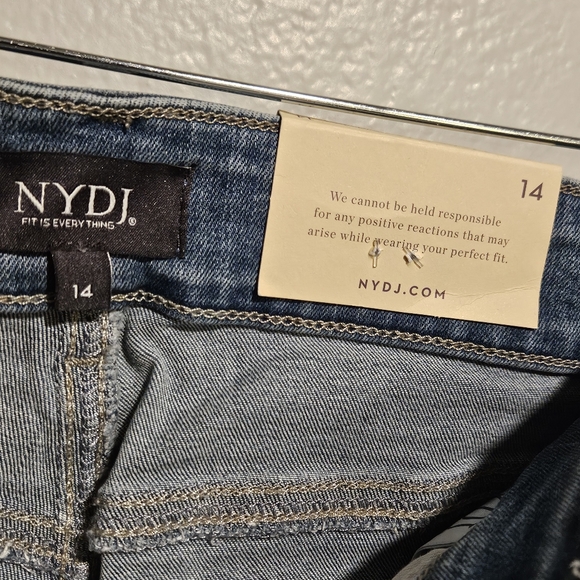 NYDJ Breilla Roll Cuff Shorts - Picture 6 of 11